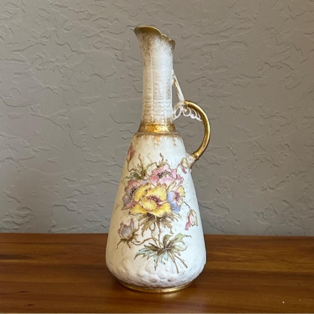 Austrian Hand Painted Vase with‎ Handle Floral gold